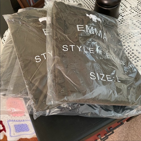 💚Distressed Cold Shoulder💚 - Picture 2 of 2